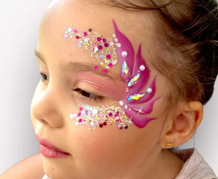 Makeup et paillettes pour les filles