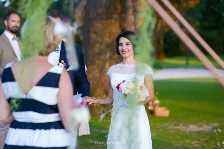 Cérémonie de mariage dans le jardin