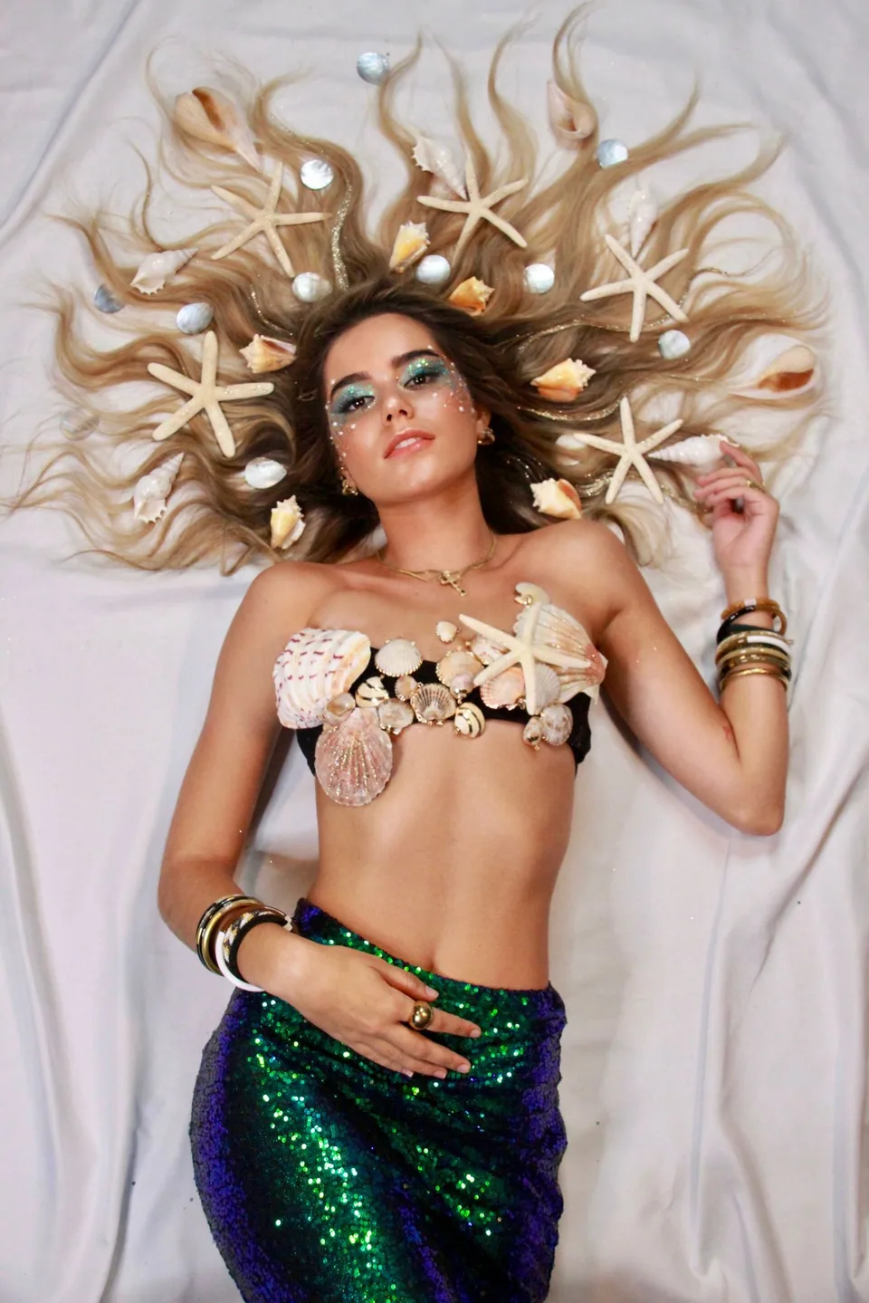 Création artistique avec coiffure et maquillage